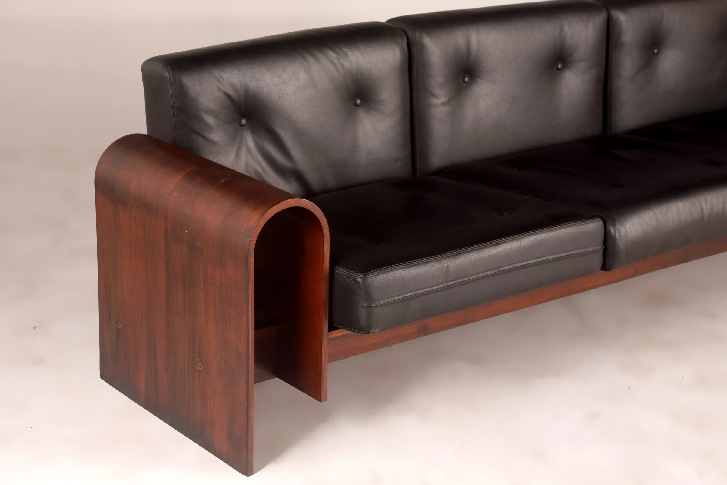 ON sofa, Oscar & Anna Maria Niemeyer — photo 6