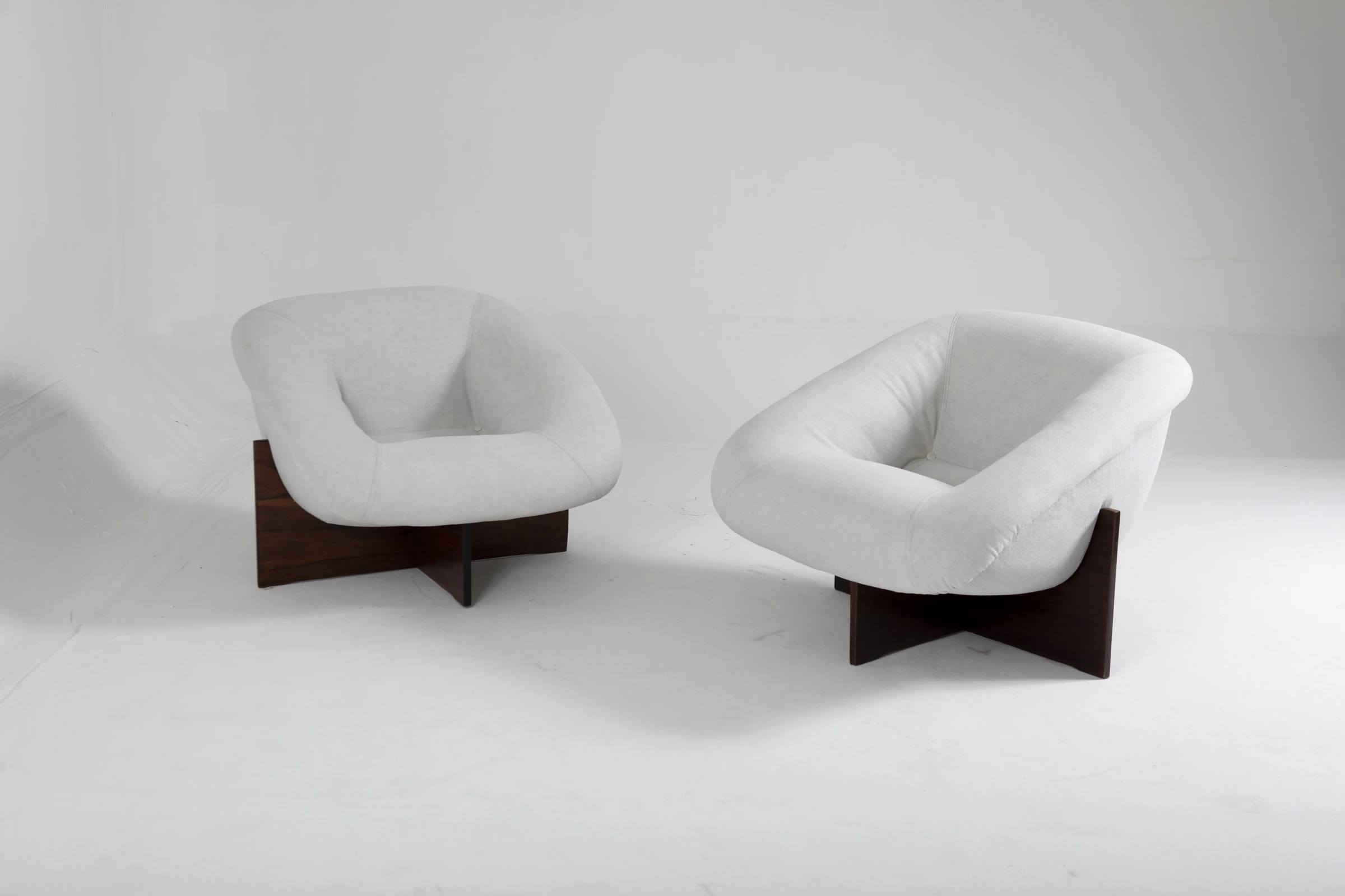 Pair of MP-61 armchairs — Percival Lafer