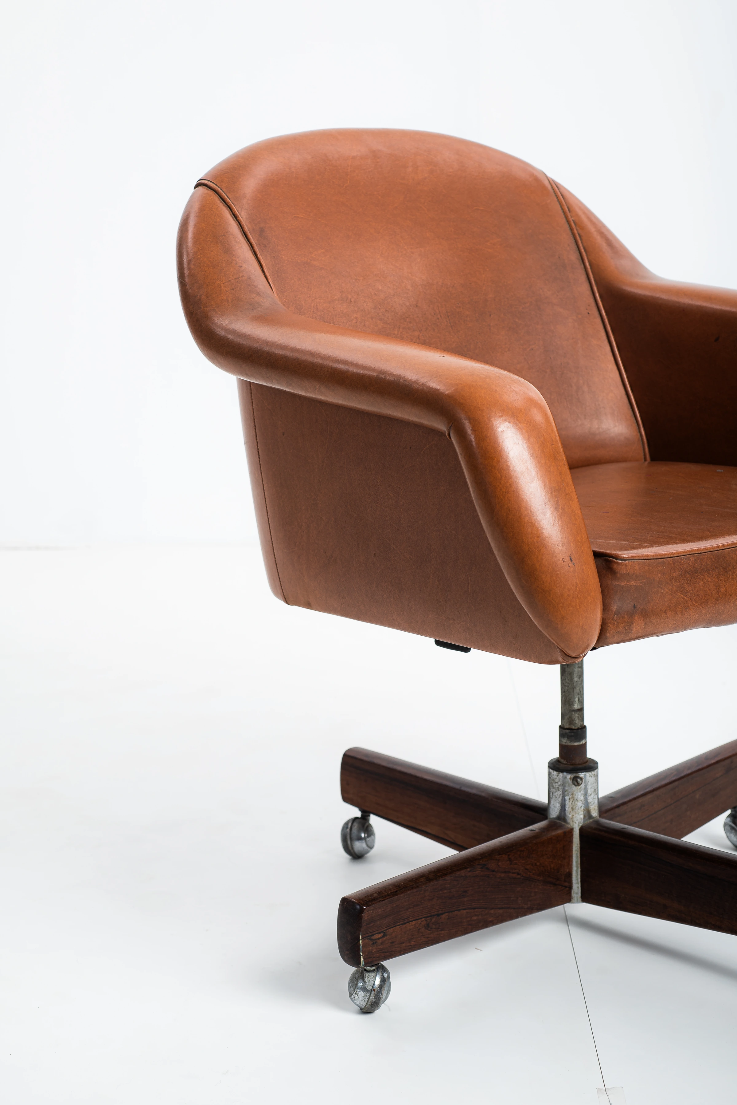 Desk chair, Sergio Rodrigues — photo 7