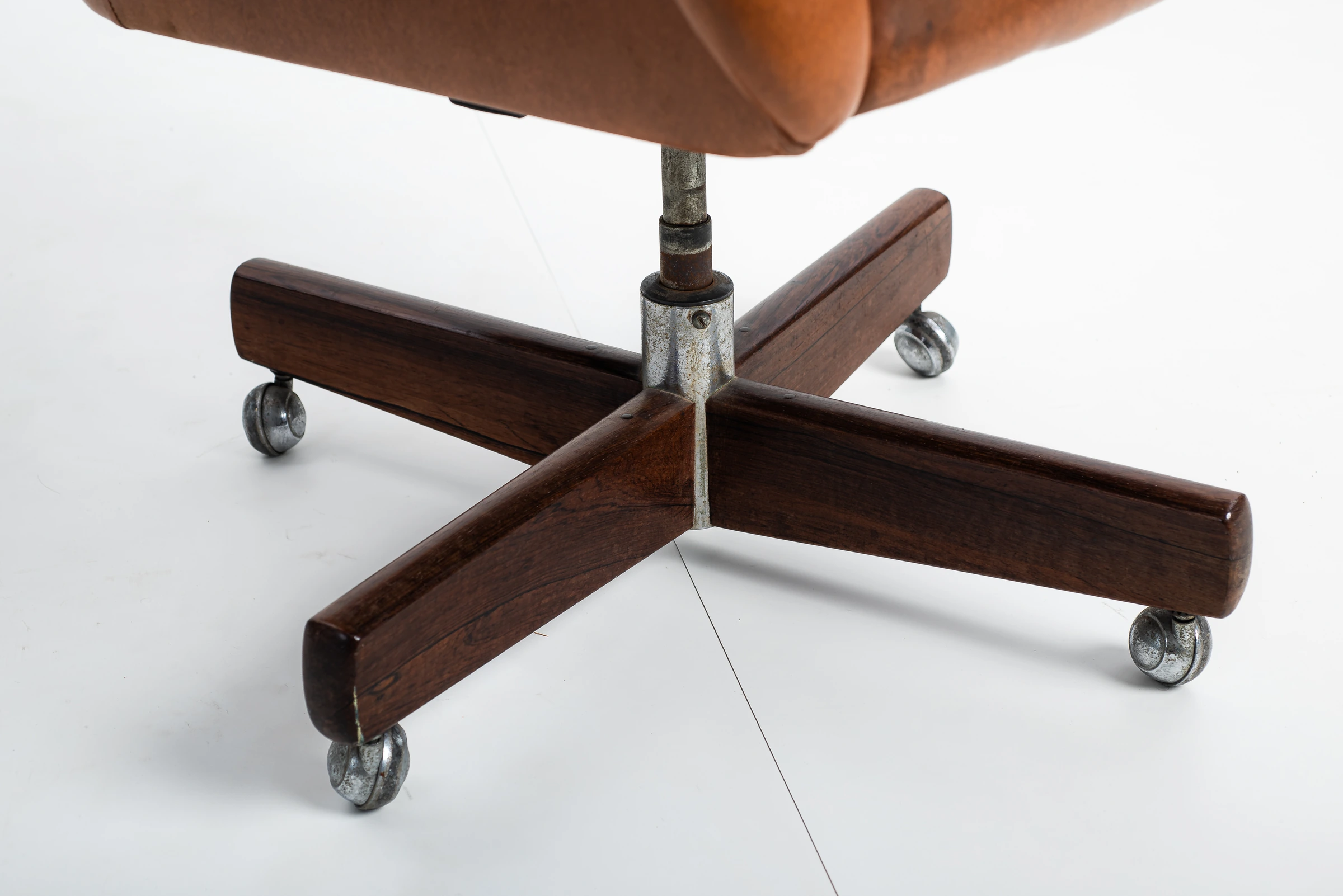 Desk chair, Sergio Rodrigues — photo 8