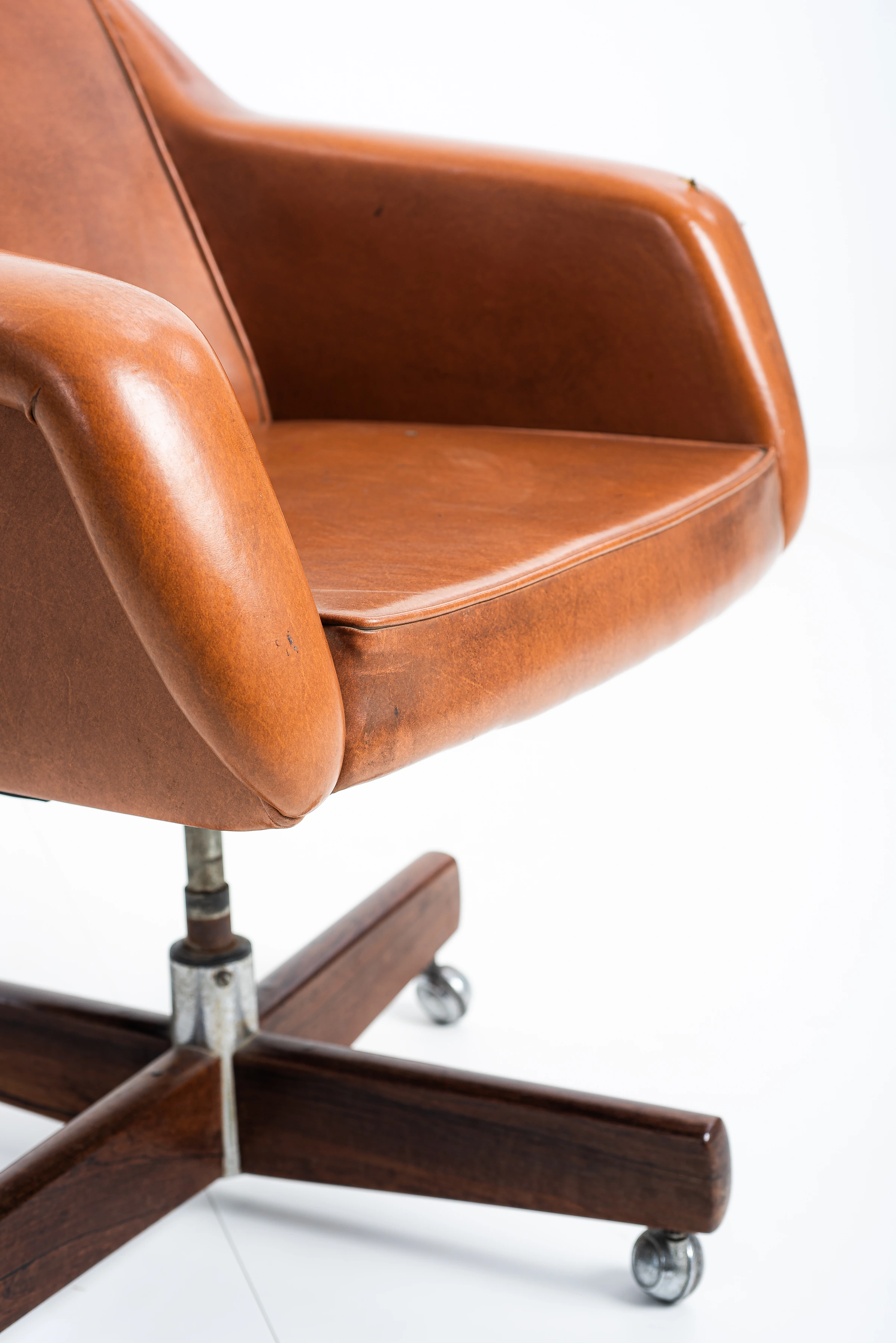 Desk chair, Sergio Rodrigues — photo 9