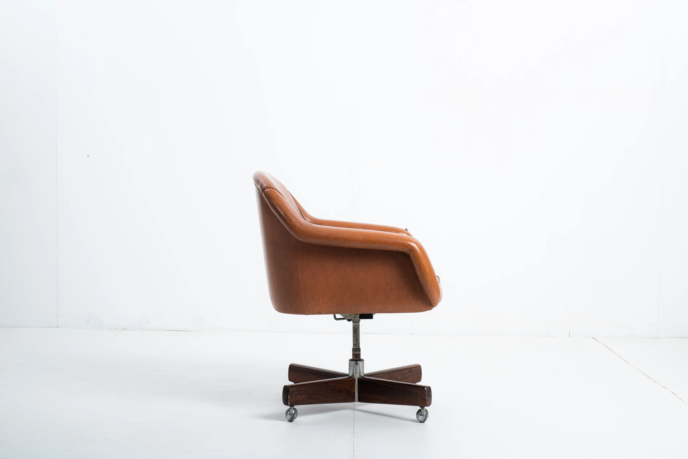 Desk chair, Sergio Rodrigues — photo 10