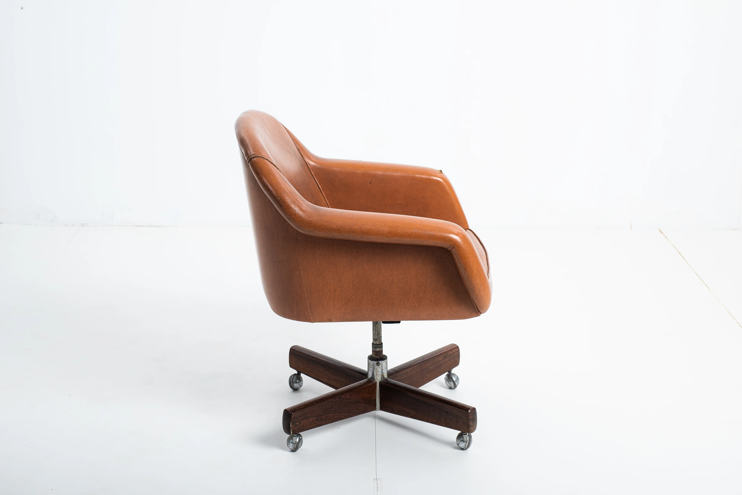 Desk chair, Sergio Rodrigues — photo 11