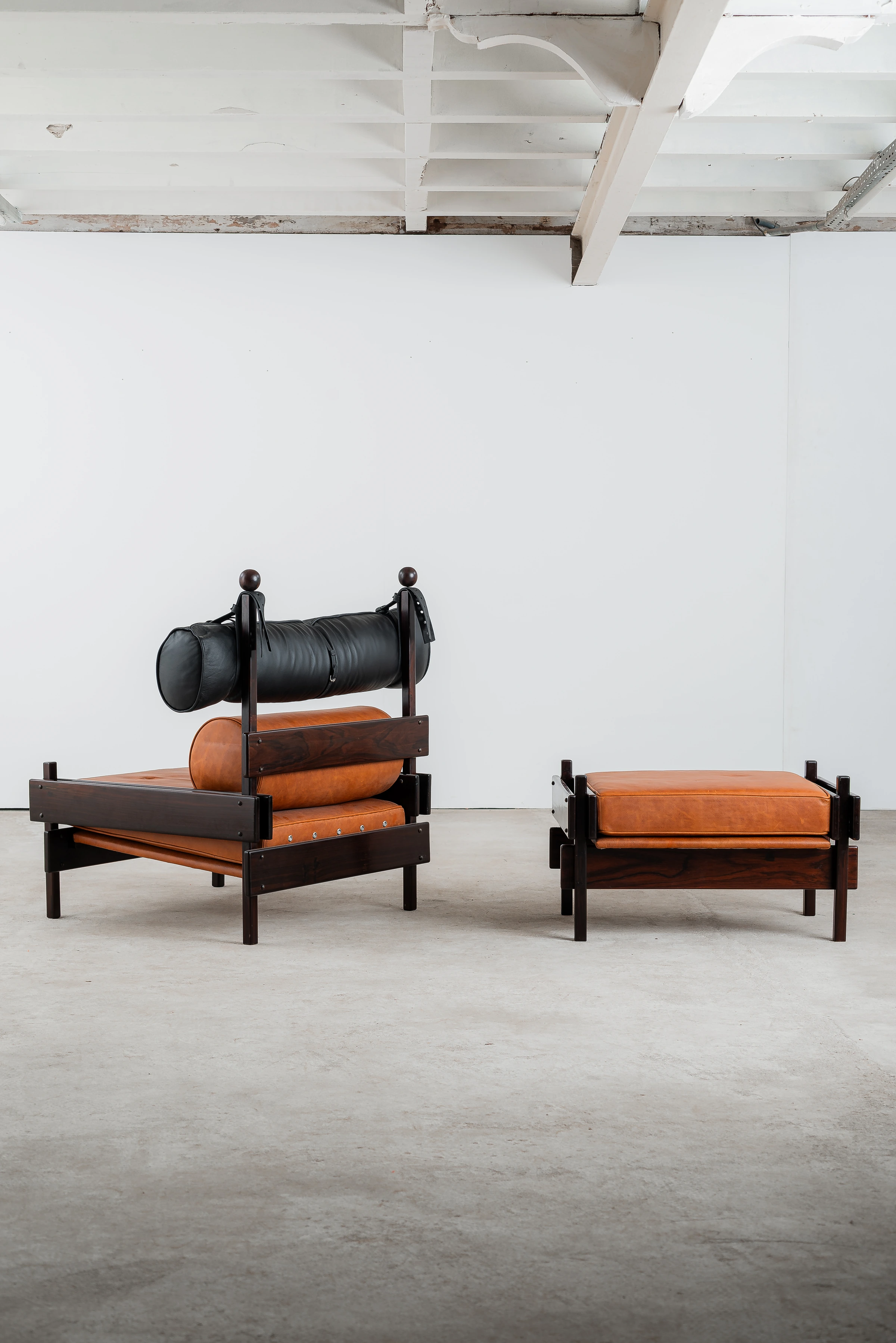 Tonico armchair and ottoman, Sergio Rodrigues — photo 2