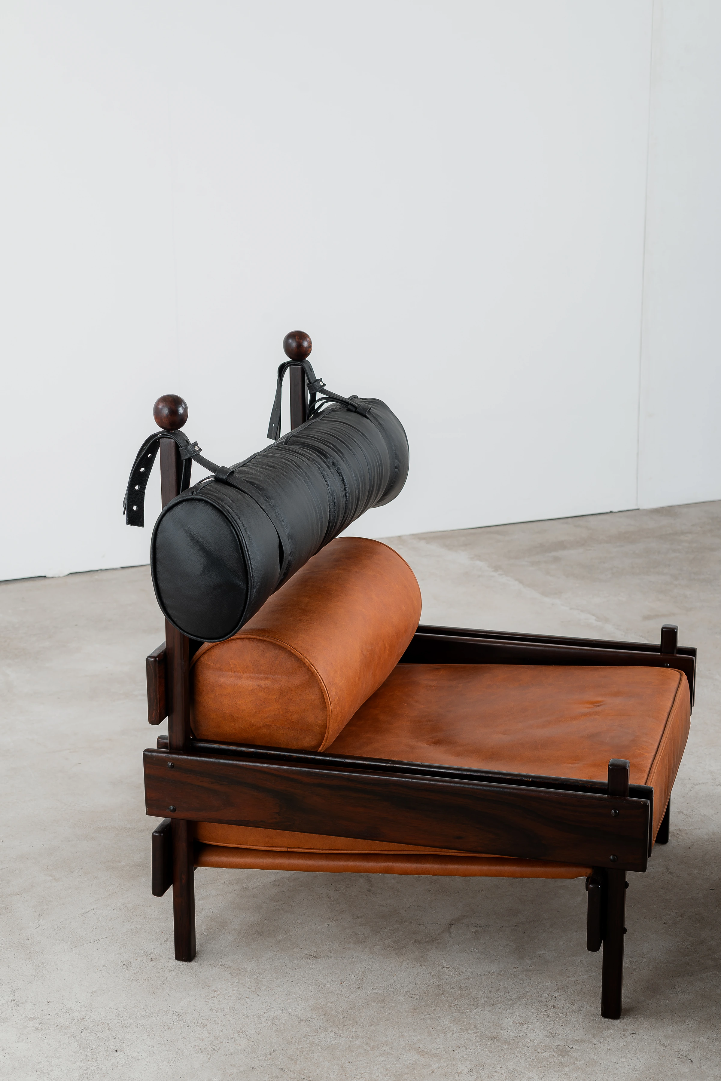 Tonico armchair and ottoman, Sergio Rodrigues — photo 3