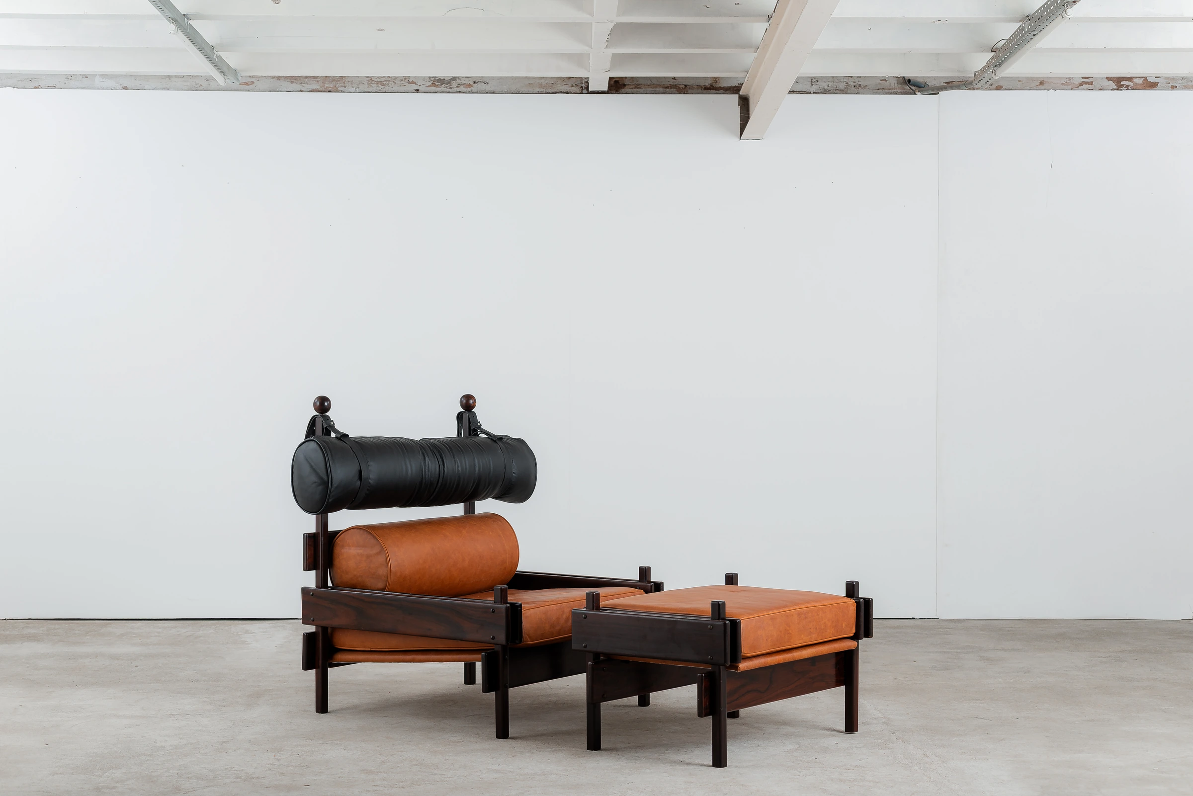Tonico armchair and ottoman