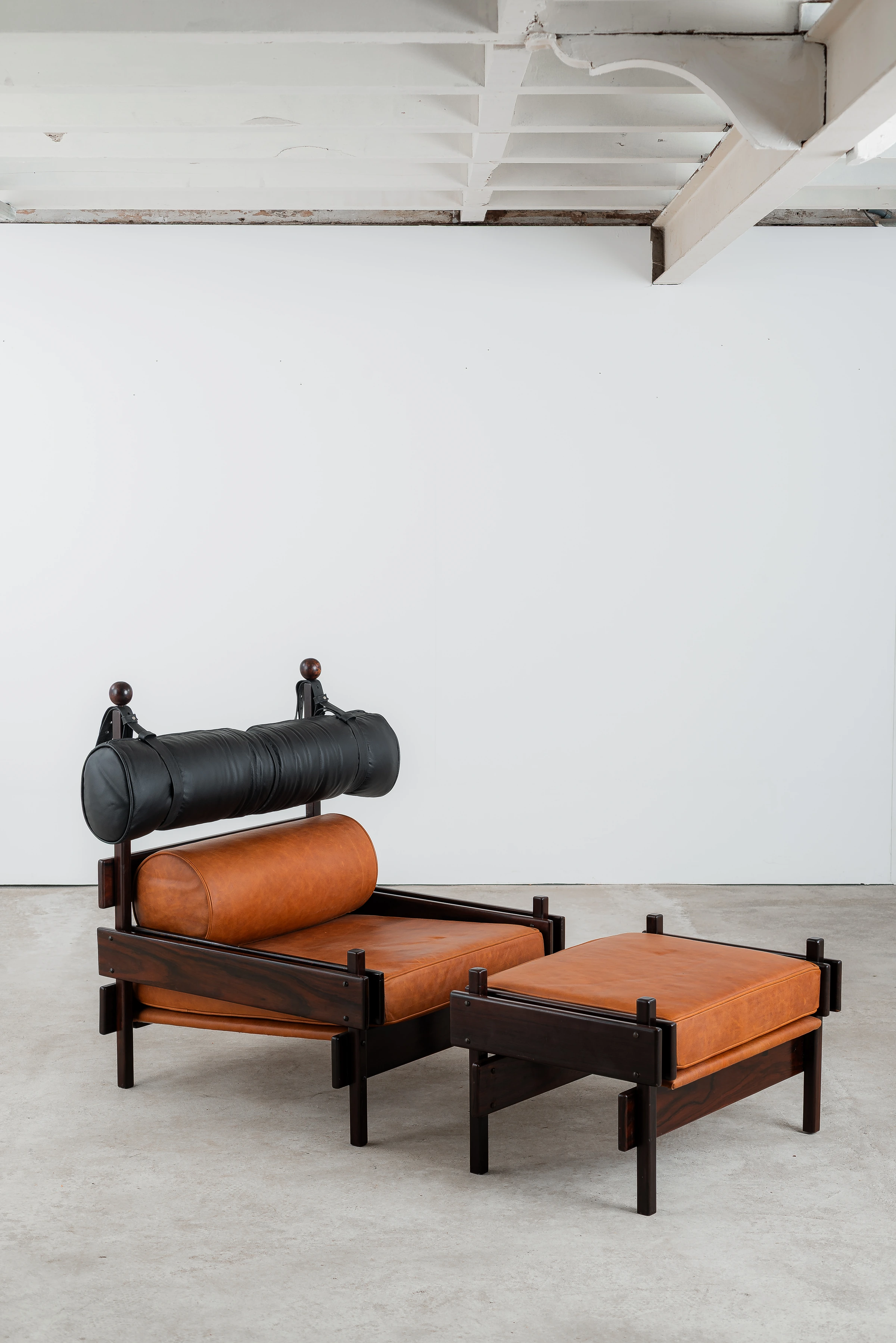 Tonico armchair and ottoman, Sergio Rodrigues — photo 7