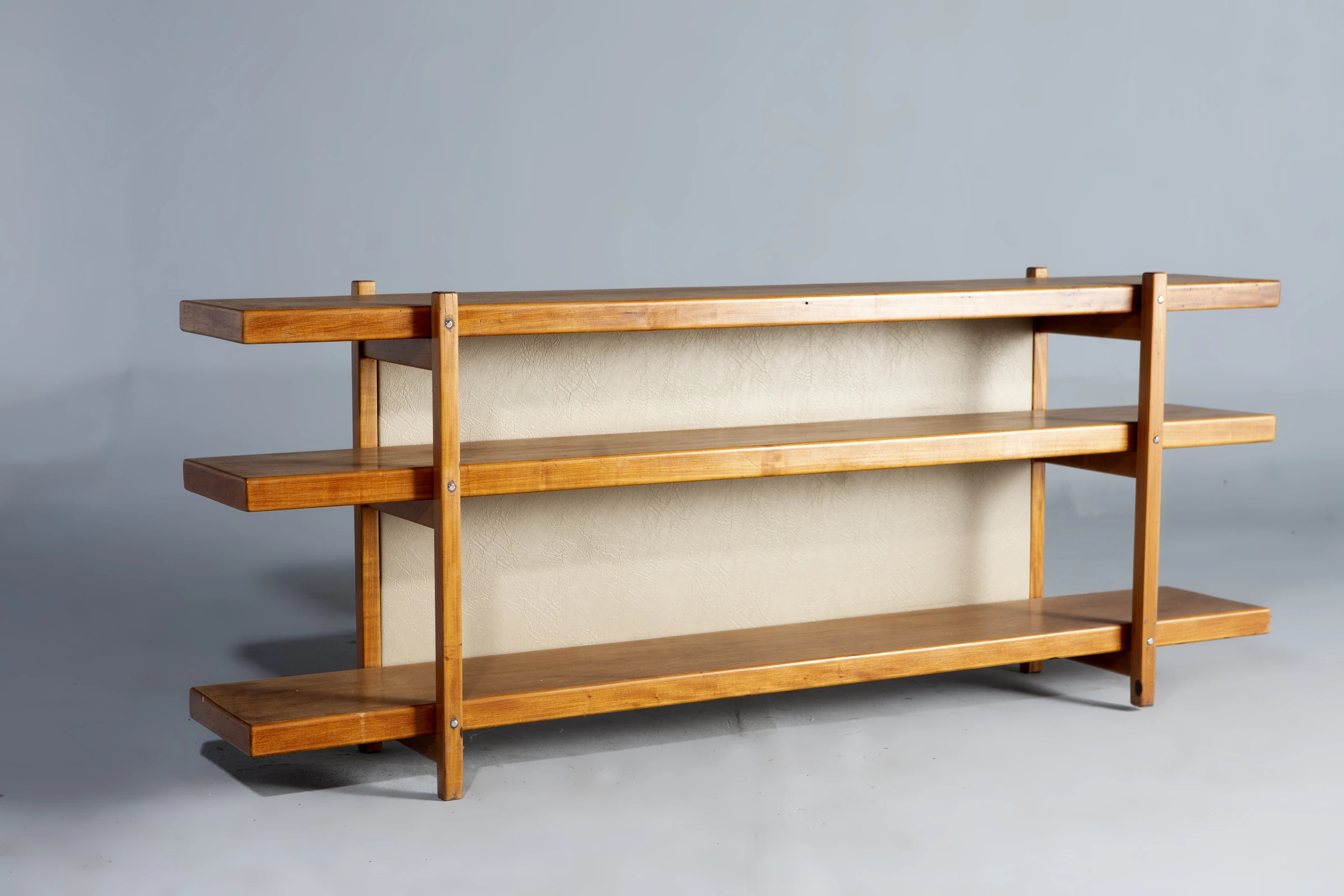 Vladi Shelf