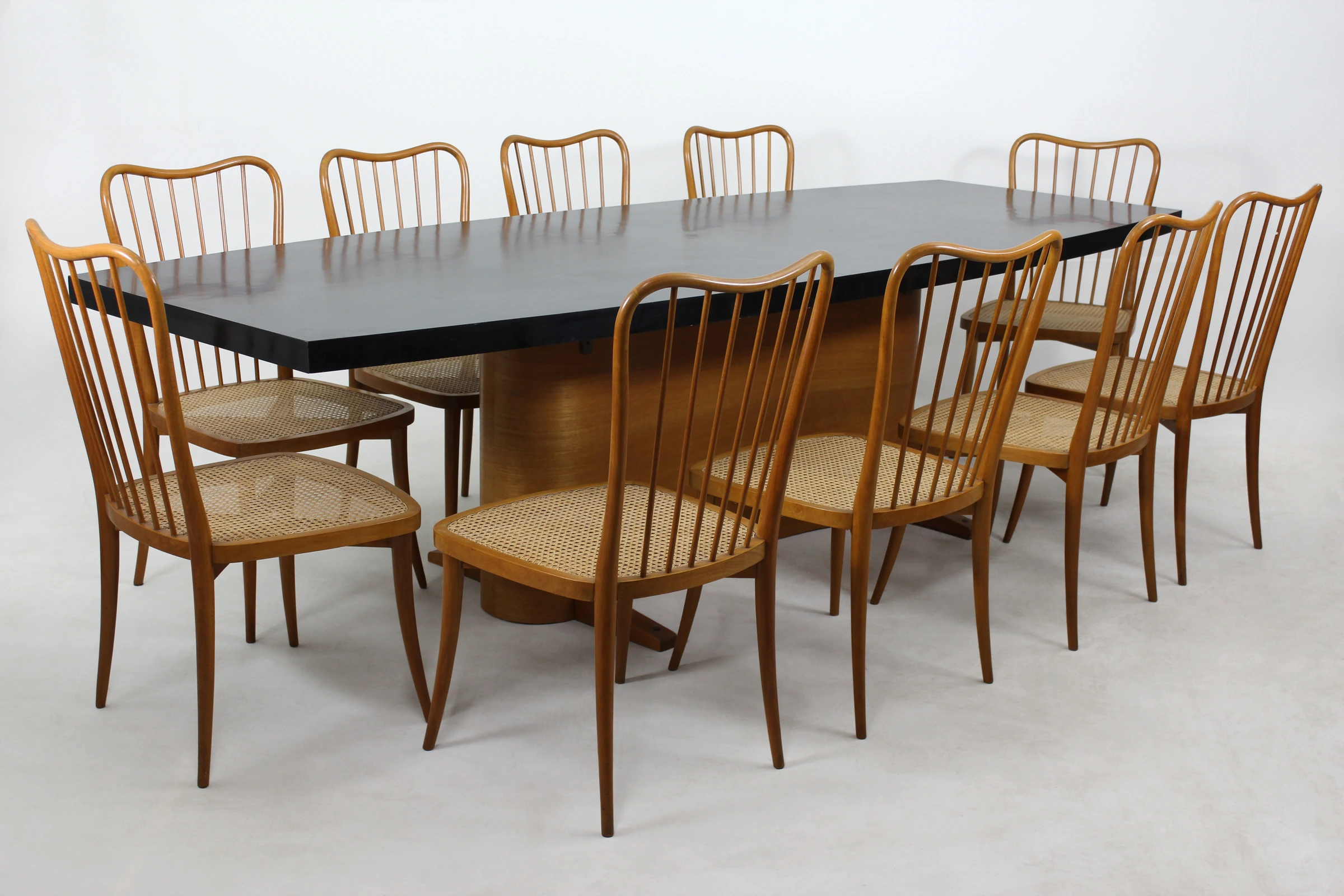 Dining table with a suite of ten chairs — Joaquim Tenreiro