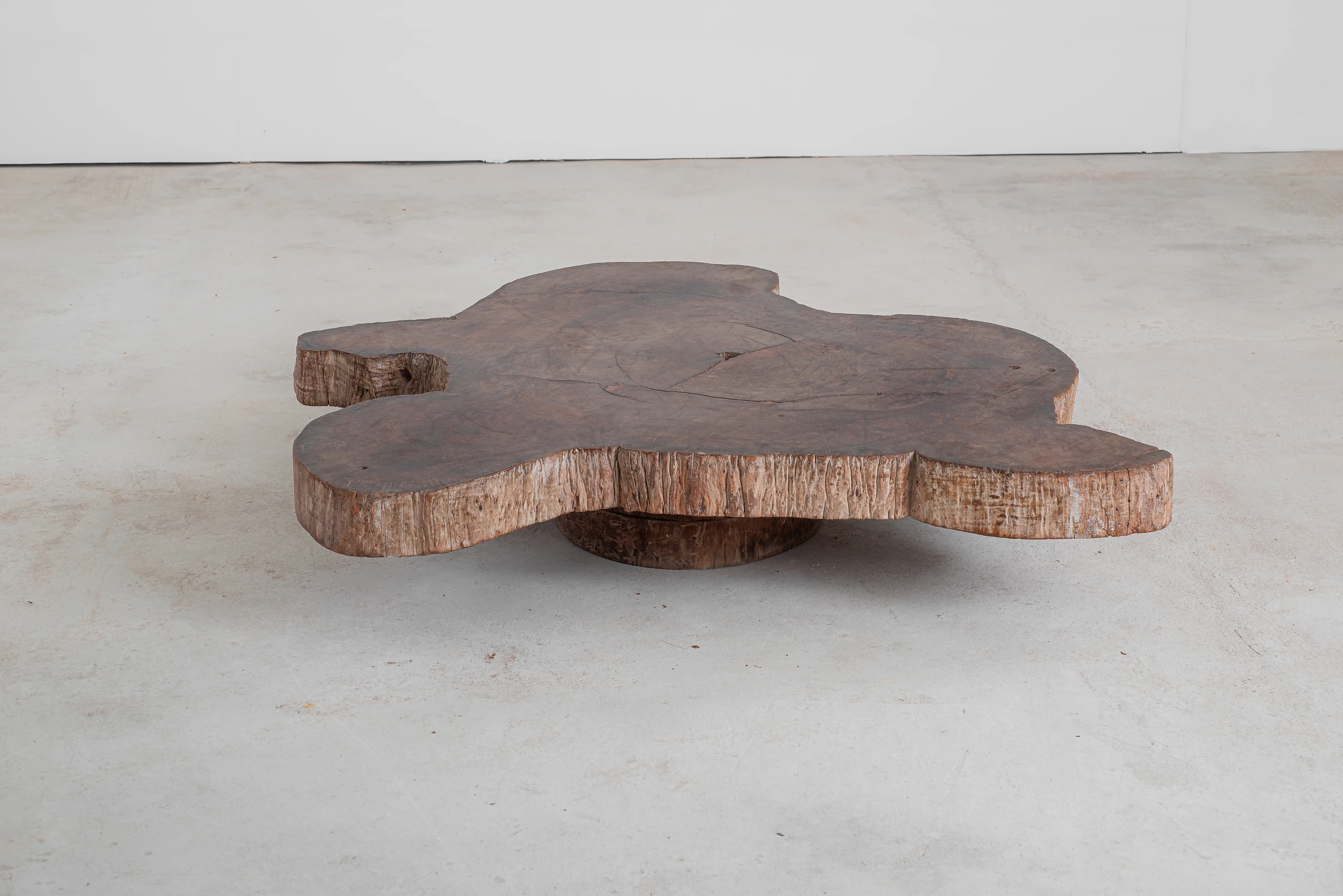 Center table — José Zanine Caldas