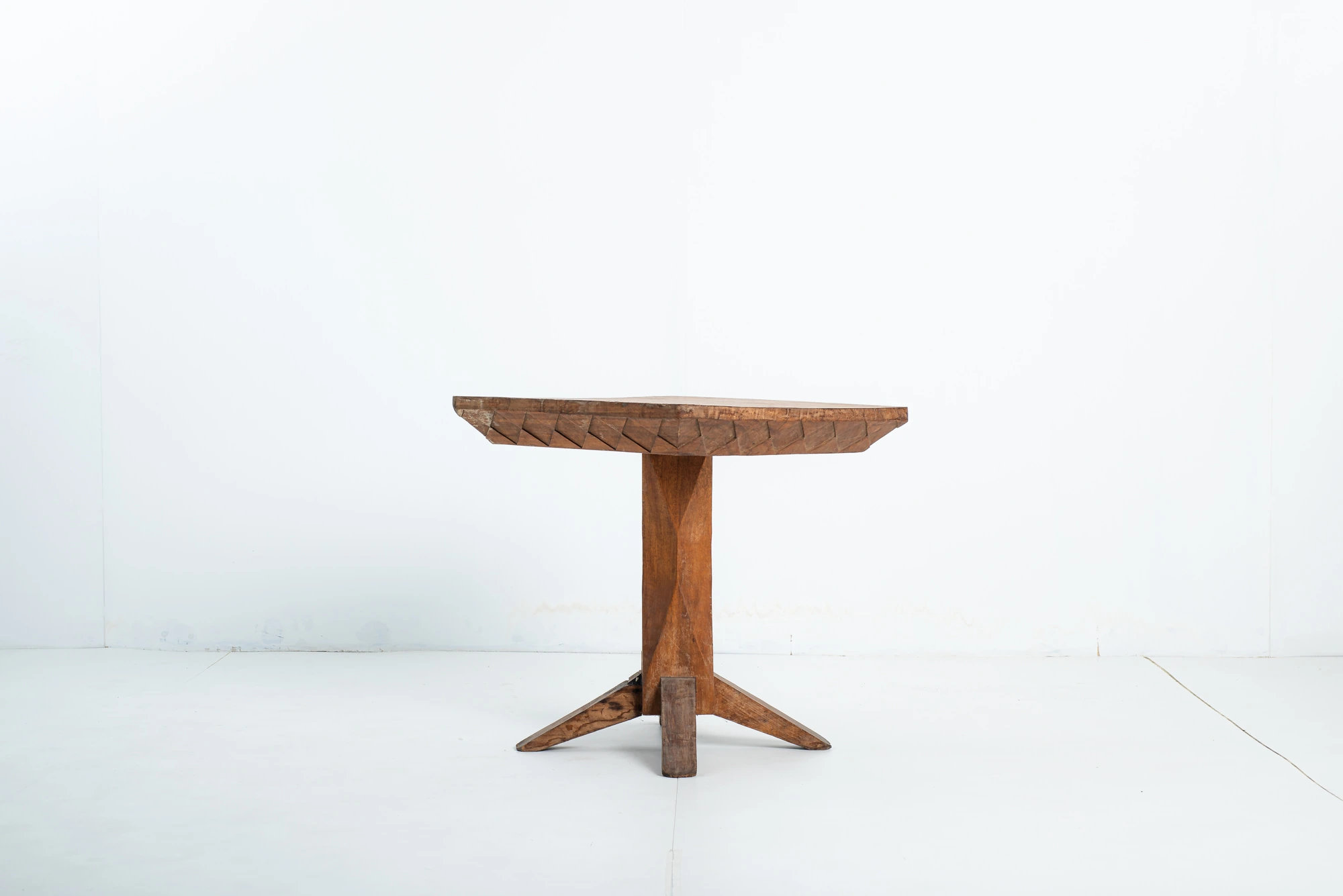 Hand carved bar table, José Zanine Caldas — photo 8